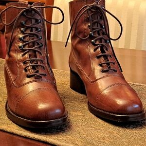 Brown women's boots size 7 1/2 Cliff (Italian made)